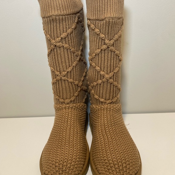 UGG Tan Knit Boots with Braided Pattern Size 9 - Picture 1 of 5